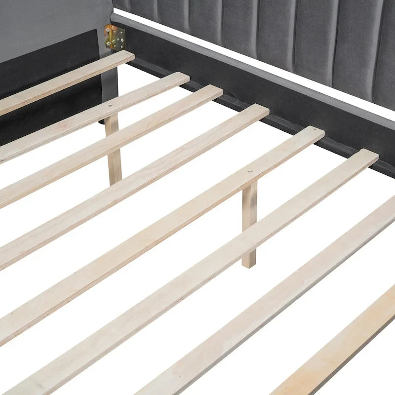 Daybed in velluto con letto estraibile e doghe in legno