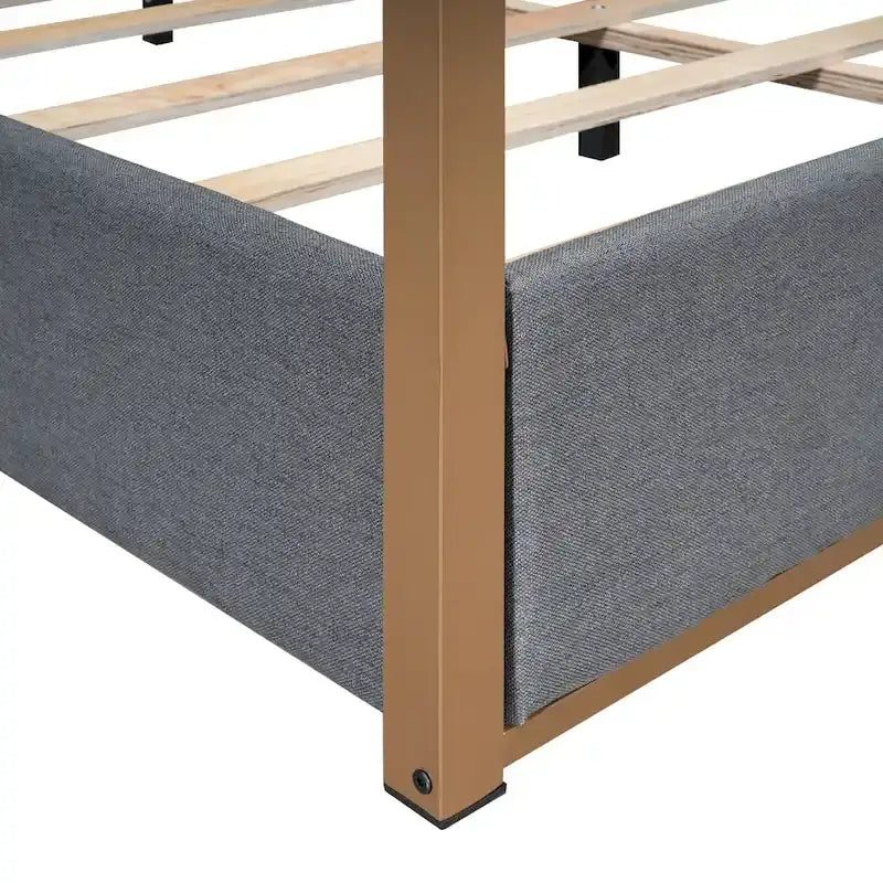 Letto a baldacchino imbottito queen-size con testiera e struttura in metallo